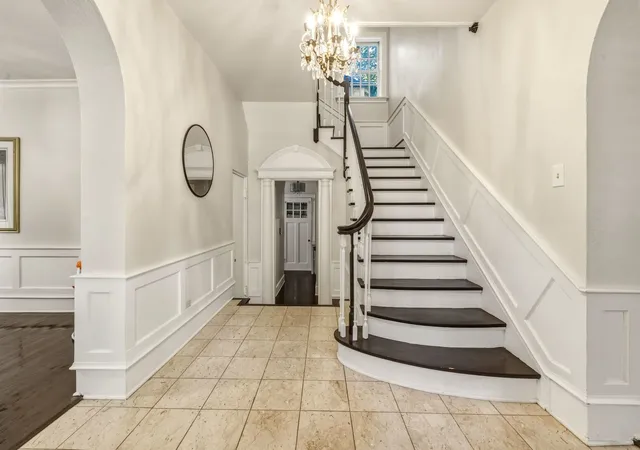 Photo 4 of Single family home for sale at 2424 Hawthorne Ln, Flossmoor, IL 60422 | MLS# 12772258 | Listing updated on 2026-10-07
