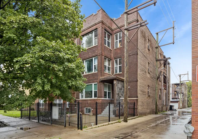 Condo for sale at 4415 N Rockwell St #1F, Chicago, IL 60625 | MLS# 12772262