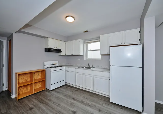 Listing Photo 5 - Condo for sale in building located at 824 S 13th Ave, Maywood, IL 60153