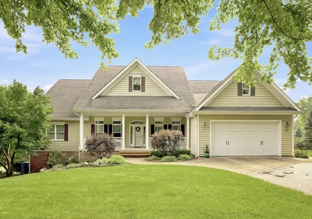 Photo 1 of Single family home for sale at 1518 W Lincoln Rd, Mc Henry, IL 60051 | MLS# 12772281 | Listing updated on 2026-10-06