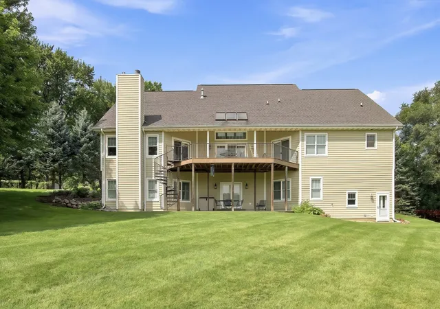 Photo 2 of Single family home for sale at 1518 W Lincoln Rd, Mc Henry, IL 60051 | MLS# 12772281 | Listing updated on 2026-10-06