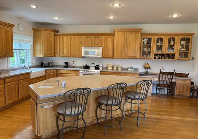 Photo 3 of Single family home for sale at 1518 W Lincoln Rd, Mc Henry, IL 60051 | MLS# 12772281 | Listing updated on 2026-10-06