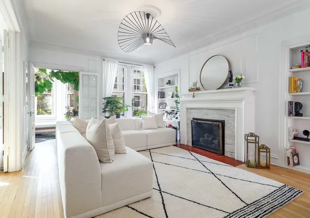 Photo 3 of Condo for sale at 450 W Surf St #1, Chicago, IL 60657 | MLS# 12772284 | Listing updated on 2026-10-08