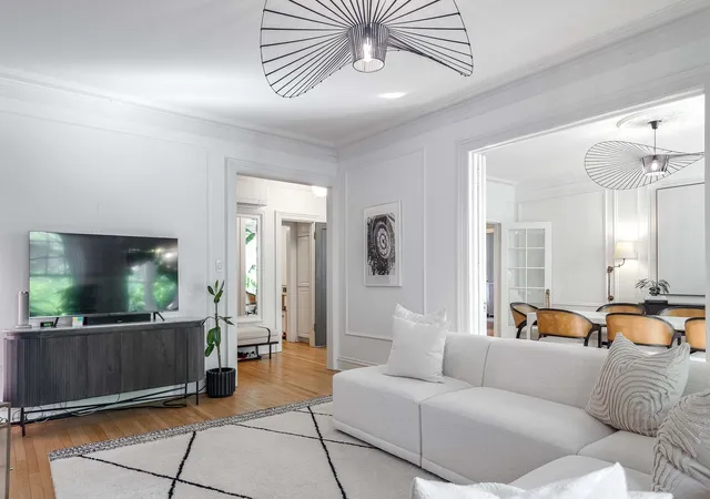 Photo 3 of Condo for sale at 450 W Surf St #1, Chicago, IL 60657 | MLS# 12772284 | Listing updated on 2026-10-08