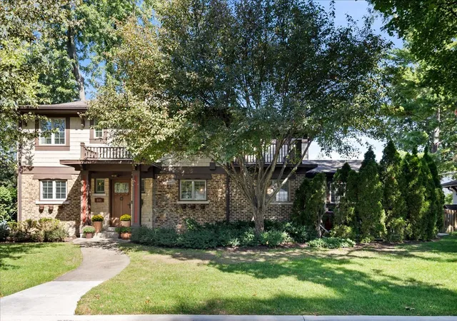Photo 1 of Single family home for sale at 645 S Belmont Ave, Arlington Heights, IL 60005 | MLS# 12772289 | Listing updated on 2026-10-07