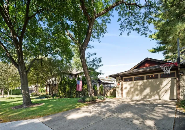 Photo 39 of Single family home for sale at 645 S Belmont Ave, Arlington Heights, IL 60005 | MLS# 12772289 | Listing updated on 2026-10-07
