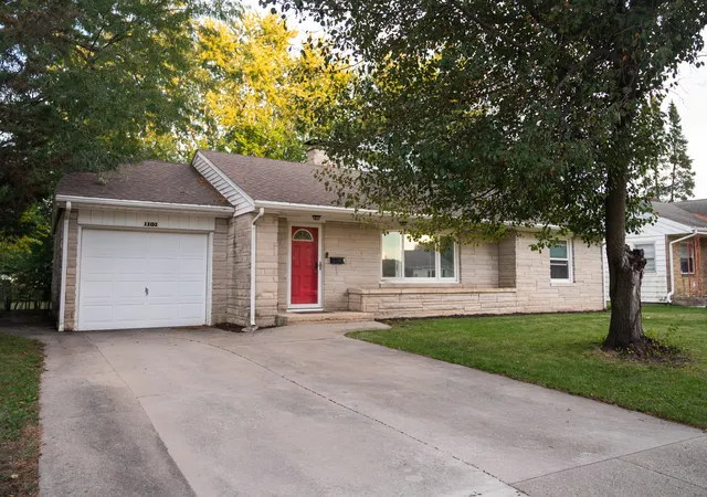 Photo 3 of Single family home for sale at 1101 N Main St, Rochelle, IL 61068 | MLS# 12772316 | Listing updated on 2026-10-22