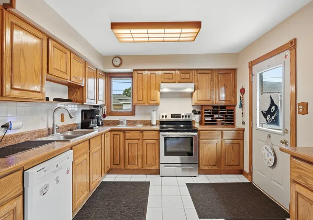 Photo 4 of Single family home for sale at 4328 Wagman St, Oak Forest, IL 60452 | MLS# 12772334 | Listing updated on 2026-10-06