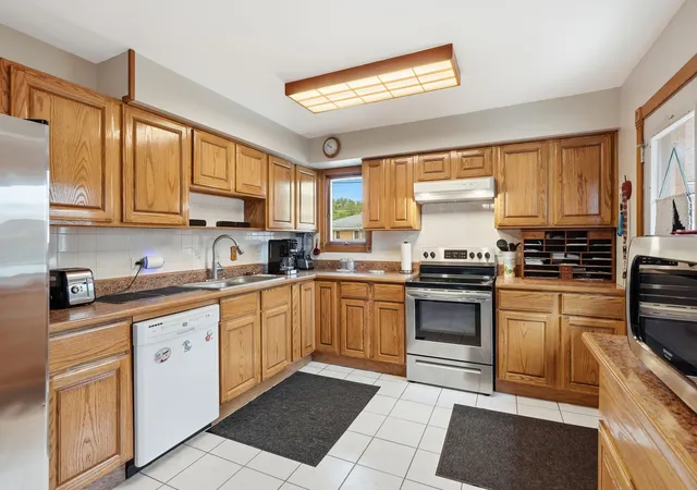 Photo 3 of Single family home for sale at 4328 Wagman St, Oak Forest, IL 60452 | MLS# 12772334 | Listing updated on 2026-10-06