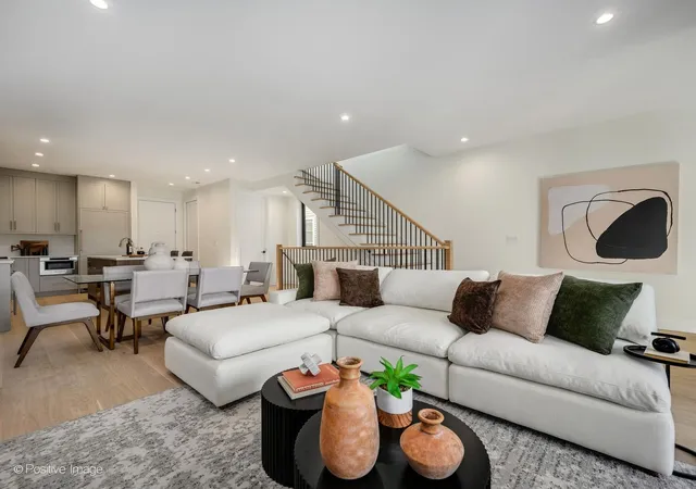 Listing Photo 5 - Condo for sale in building located at 1821 N Kimball Ave, Chicago, IL 60647 - Unit #2F
