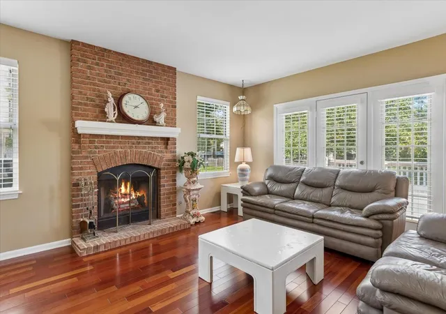 Photo 4 of Single family home for sale at 925 Brompton Cir, Bolingbrook, IL 60440 | MLS# 12772381 | Listing updated on 2026-10-07