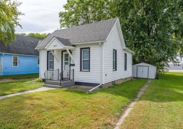 Photo 1 of Single family home for sale at 417 37th Street, Moline, IL 61265 | MLS# 12772425 | Listing updated on 2026-10-02