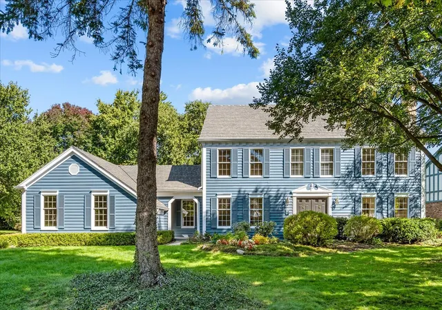 Photo 1 of Single family home for sale at 70 W Sandpiper Ln, Lake Forest, IL 60045 | MLS# 12772437 | Listing updated on 2026-10-05