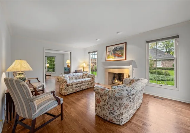Photo 4 of Single family home for sale at 70 W Sandpiper Ln, Lake Forest, IL 60045 | MLS# 12772437 | Listing updated on 2026-10-06