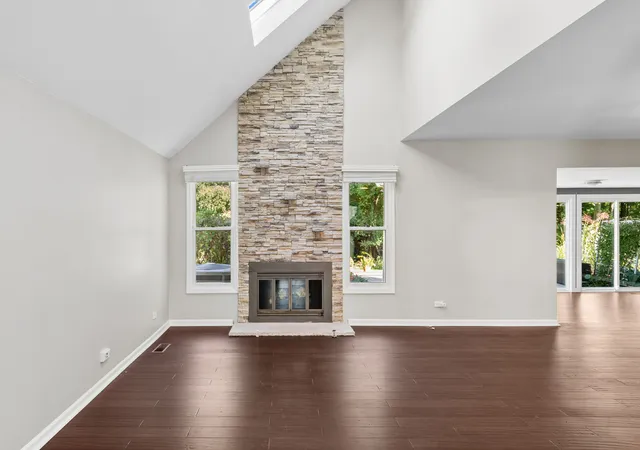 Photo 4 of Townhouse for sale at 52 Whittington Crse, Saint Charles, IL 60174 | MLS# 12772453 | Listing updated on 2026-10-08