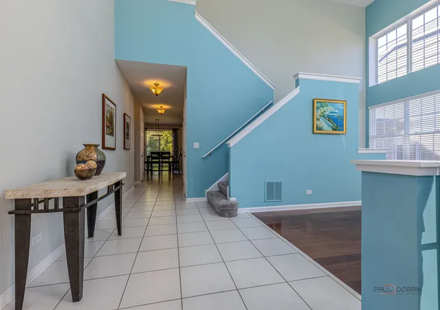 Photo 3 of Single family home for sale at 568 Crooked Stick Ct, Vernon Hills, IL 60061 | MLS# 12772456 | Listing updated on 2026-10-07