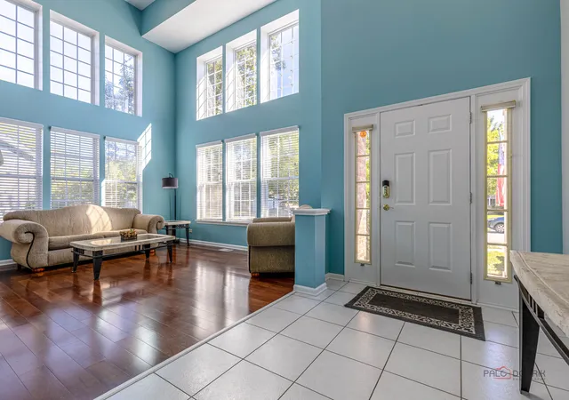 Photo 4 of Single family home for sale at 568 Crooked Stick Ct, Vernon Hills, IL 60061 | MLS# 12772456 | Listing updated on 2026-10-07