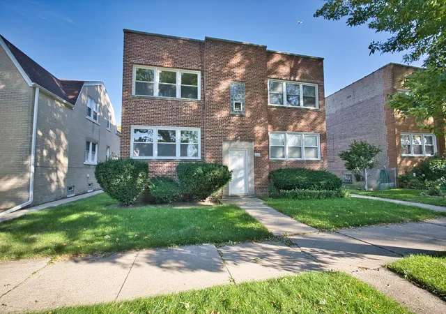 Photo 1 of Condo for sale at 2830 W Summerdale Ave #2, Chicago, IL 60625 | MLS# 12772460 | Listing updated on 2026-10-08