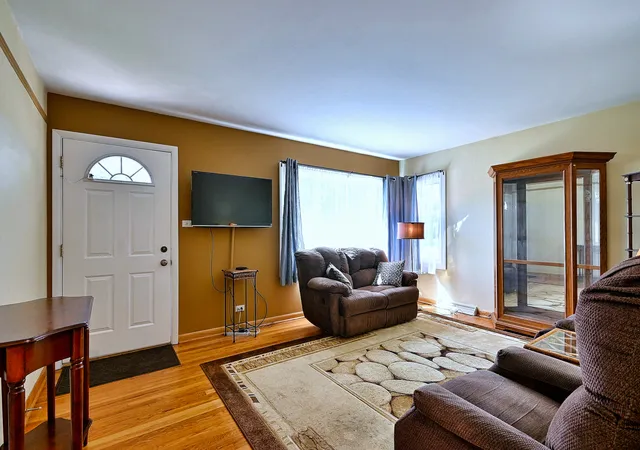 Photo 3 of Single family home for sale at 300 Wisconsin Dr, Des Plaines, IL 60016 | MLS# 12772462 | Listing updated on 2026-10-08