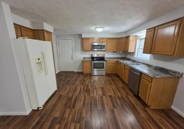 Photo 4 of Single family home for sale at 620 Pear St, Mt Vernon, IL 62864 | MLS# 12772469 | Listing updated on 2026-10-05