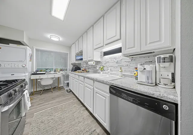 Listing Photo 4 - Condo for sale in building located at 1942 Tall Oaks Dr, Aurora, IL 60505 - Unit #1A