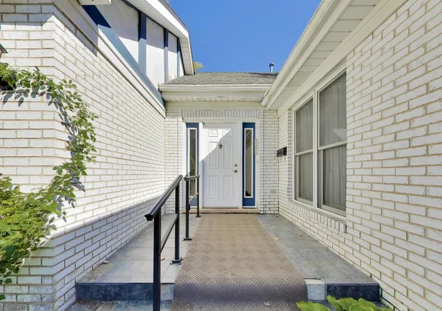 Photo 3 of Single family home for sale at 911 Glenwood Ln, Glenview, IL 60025 | MLS# 12772481 | Listing updated on 2026-10-09