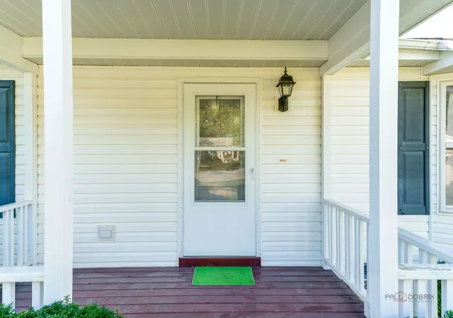 Photo 3 of Single family home for sale at 2724 Bluegrass Ct, Grayslake, IL 60030 | MLS# 12772502 | Listing updated on 2026-10-07