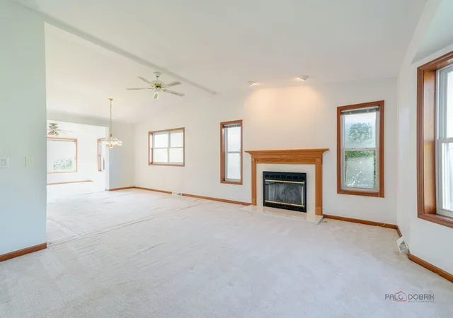 Photo 4 of Single family home for sale at 2724 Bluegrass Ct, Grayslake, IL 60030 | MLS# 12772502 | Listing updated on 2026-10-07