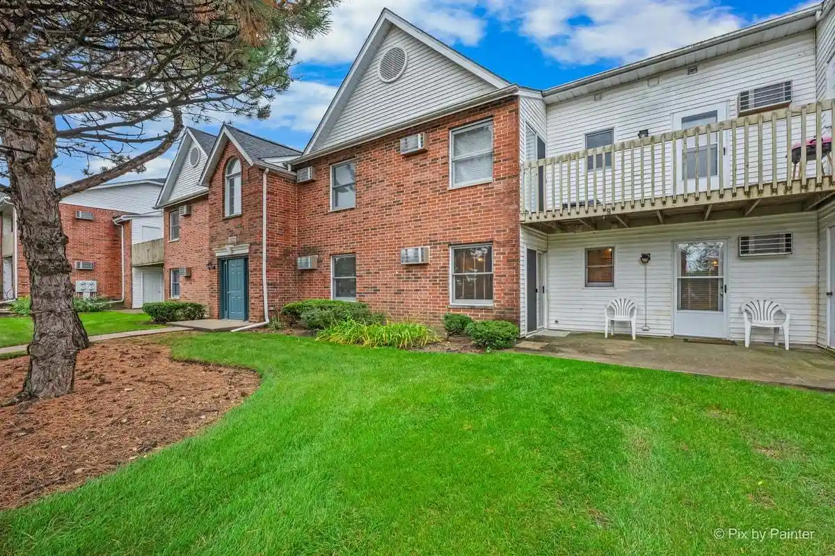 Listing Photo 1 - Condo for sale in 1372 Cunat Ct located at 1372 Cunat Ct, Lake In The Hills, IL 60156 - Unit #1D