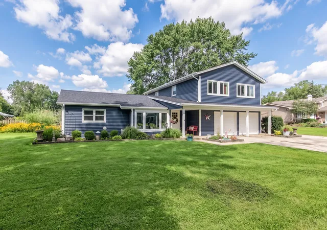 Single family home for sale at 1012 Martha St, Elk Grove Village, IL 60007 | MLS# 12772524