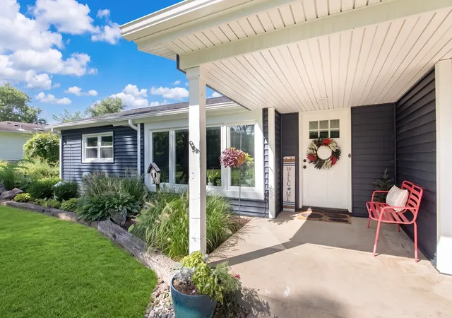 Photo 1 of Single family home for sale at 1012 Martha St, Elk Grove Village, IL 60007 | MLS# 12772524 | Listing updated on 2026-10-06