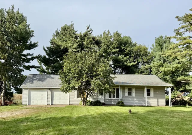 Single family home for sale at 21408 Lincoln Rd, Sterling, IL 61081 | MLS# 12772529