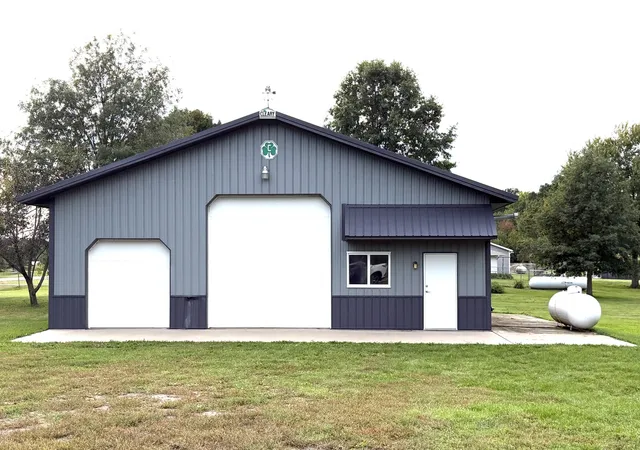 Photo 2 of Single family home for sale at 21408 Lincoln Rd, Sterling, IL 61081 | MLS# 12772529 | Listing updated on 2026-10-06