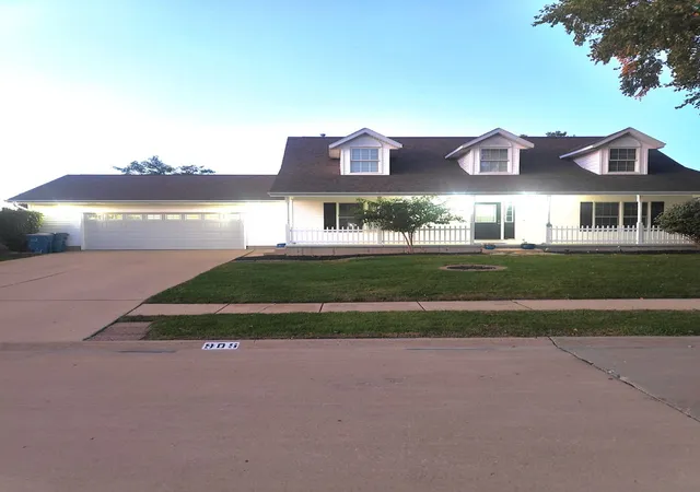 Photo 1 of Single family home for sale at 905 25th Avenue Ct, Silvis, IL 61282 | MLS# 12772546 | Listing updated on 2026-10-07