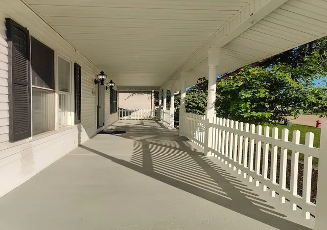 Photo 4 of Single family home for sale at 905 25th Avenue Ct, Silvis, IL 61282 | MLS# 12772546 | Listing updated on 2026-10-07