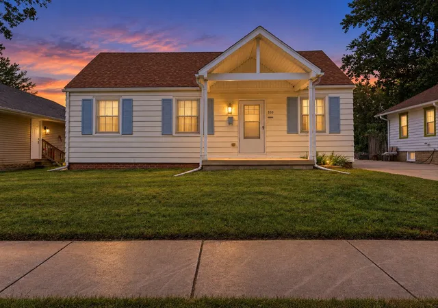 Photo 1 of Single family home for sale at 810 W Vine St, Champaign, IL 61820 | MLS# 12772547 | Listing updated on 2026-10-07