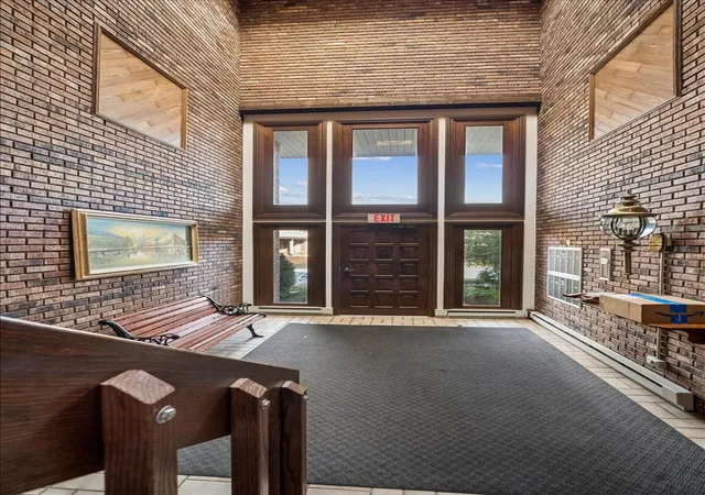 Photo 2 of Condo for sale at 200 Red Top Dr #304, Libertyville, IL 60048 | MLS# 12772552 | Listing updated on 2026-10-16
