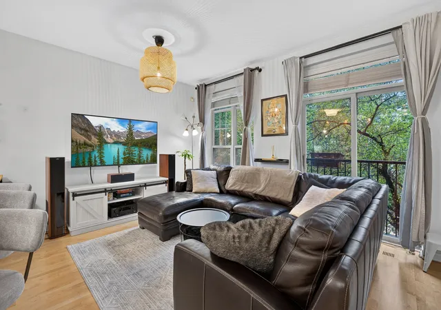 Photo 2 of Townhouse for sale at 3253 N Bay Ct, Chicago, IL 60618 | MLS# 12772554 | Listing updated on 2026-10-06