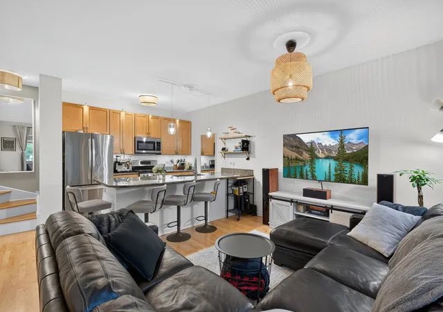 Photo 3 of Townhouse for sale at 3253 N Bay Ct, Chicago, IL 60618 | MLS# 12772554 | Listing updated on 2026-10-06