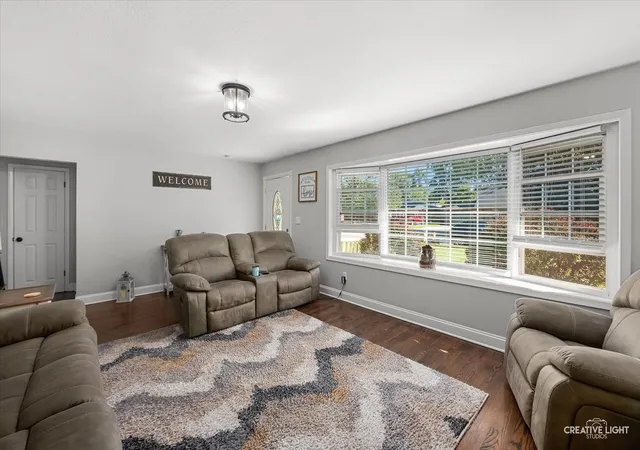 Photo 3 of Single family home for sale at 805 Alann Dr, Joliet, IL 60435 | MLS# 12772600 | Listing updated on 2026-10-08