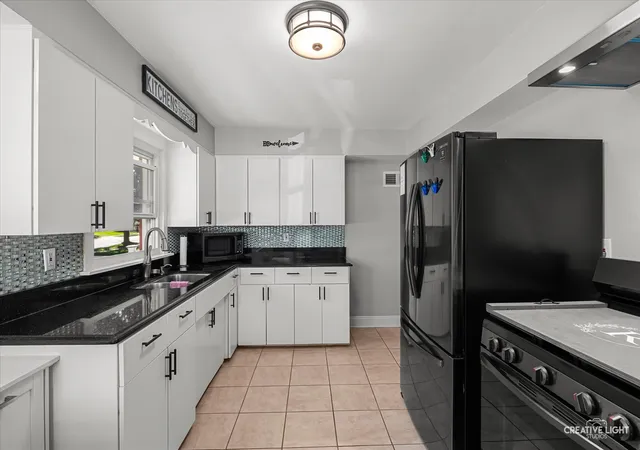 Photo 4 of Single family home for sale at 805 Alann Dr, Joliet, IL 60435 | MLS# 12772600 | Listing updated on 2026-10-08