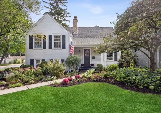 Photo 1 of Single family home for sale at 3901 Franklin Ave, Western Springs, IL 60558 | MLS# 12772614 | Listing updated on 2026-10-05