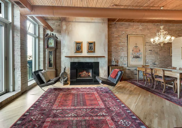 Photo 4 of Condo for sale at 550 N Kingsbury St #205, Chicago, IL 60654 | MLS# 12772635 | Listing updated on 2026-10-28