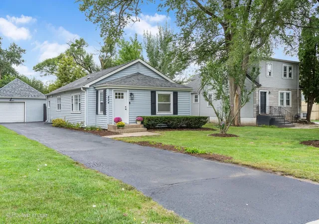 Photo 1 of Single family home for sale at 424 N Central Ave, Wood Dale, IL 60191 | MLS# 12772644 | Listing updated on 2026-09-30