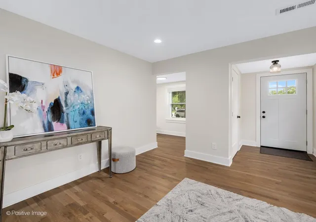 Photo 3 of Single family home for sale at 424 N Central Ave, Wood Dale, IL 60191 | MLS# 12772644 | Listing updated on 2026-09-30
