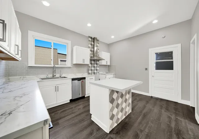 Listing Photo 4 - Condo for sale in building located at 3849 S Albany Ave, Chicago, IL 60632
