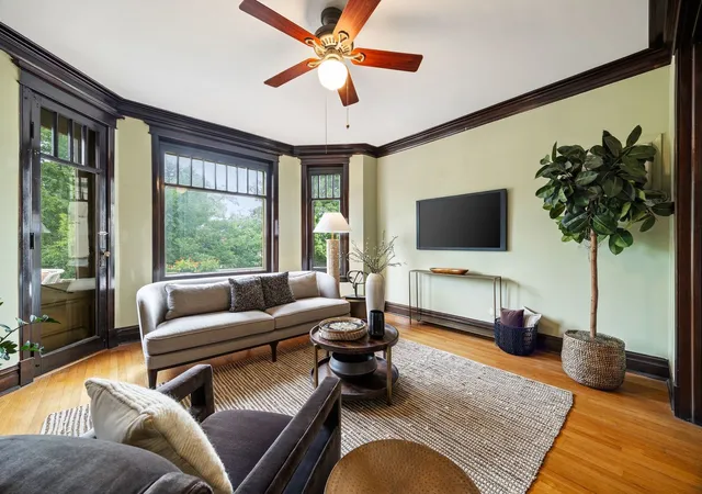 Listing Photo 3 - Condo for sale in building located at 711 Washington Blvd, Oak Park, IL 60302 - Unit #2E