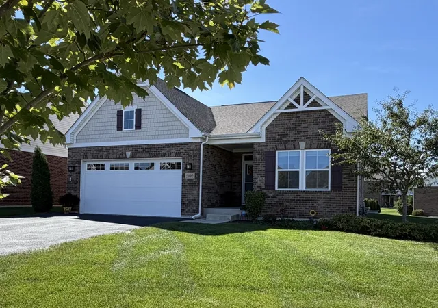 Photo 1 of Single family home for sale at 2092 Traemore Ln, New Lenox, IL 60451 | MLS# 12772676 | Listing updated on 2026-10-02