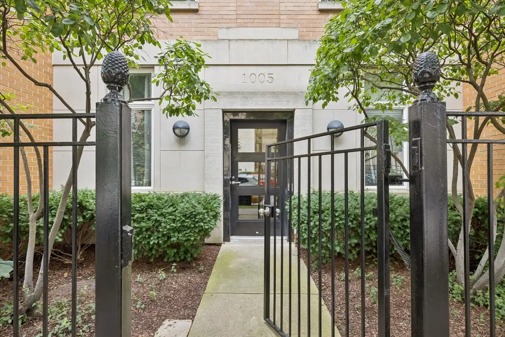 Photo 1 of Condo for sale at 1005 W Buena Ave #2E, Chicago, IL 60613 | MLS# 12772678 | Listing updated on 2026-10-27