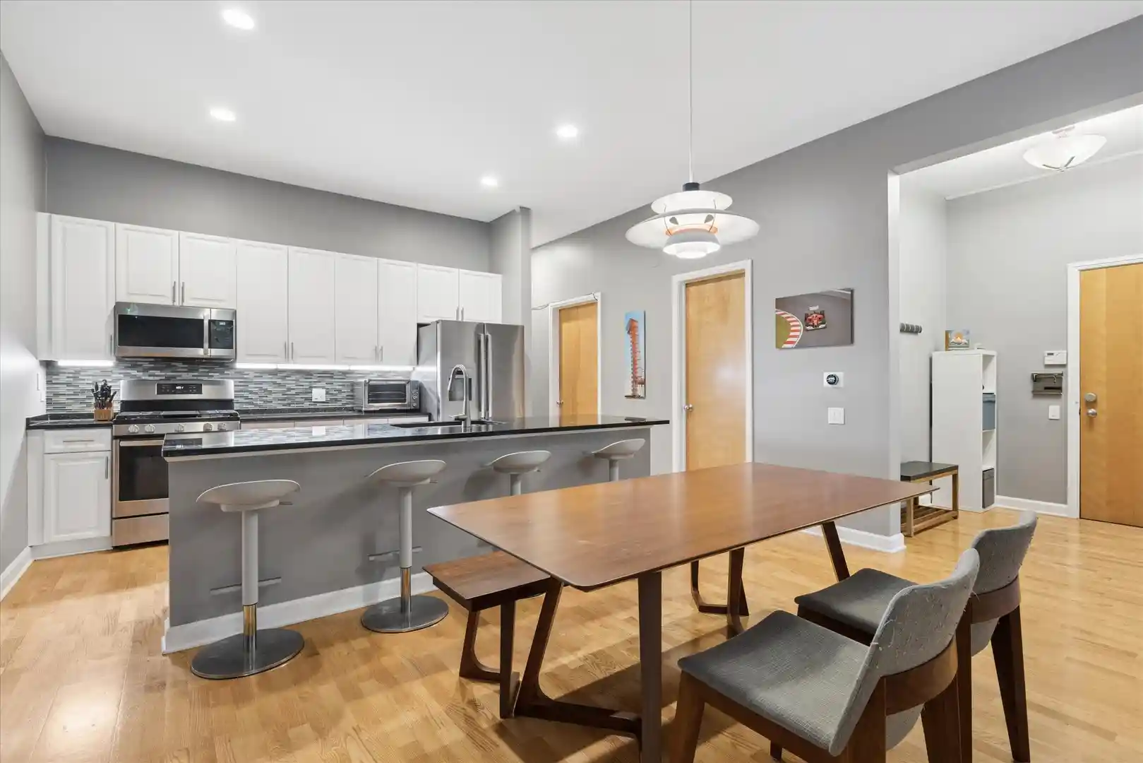 Photo 3 of Condo for sale at 1005 W Buena Ave #2E, Chicago, IL 60613 | MLS# 12772678 | Listing updated on 2026-10-27